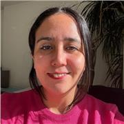 Profesora de Inglés da clases a niños de todas las edades